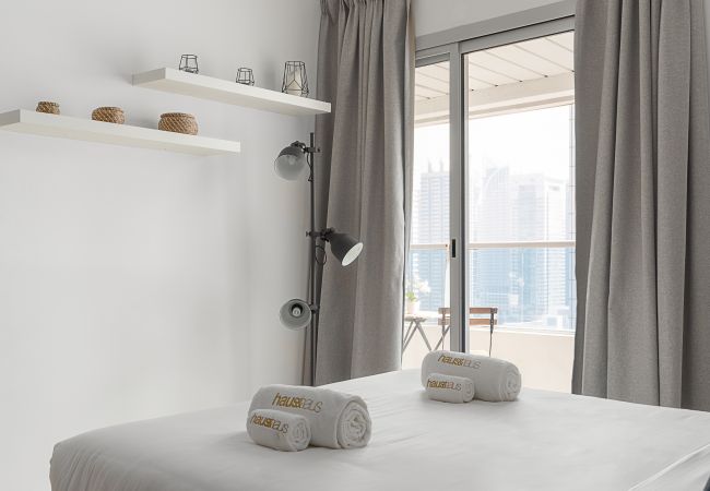 Апартаменты на Dubai -  Новая мебель | Частичный вид на пристань | Балкон