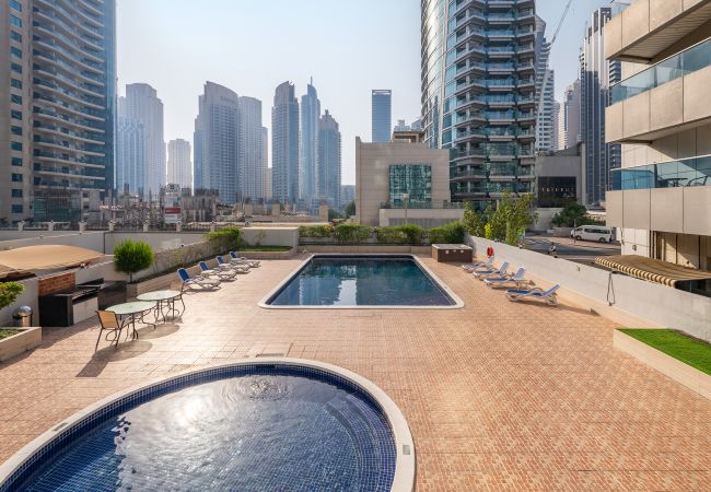 Апартаменты на Dubai -  Новая мебель | Частичный вид на пристань | Балкон