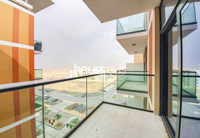 Квартира-студия на Dubai - Рядом с Экспо | Просторная студия | Балкон