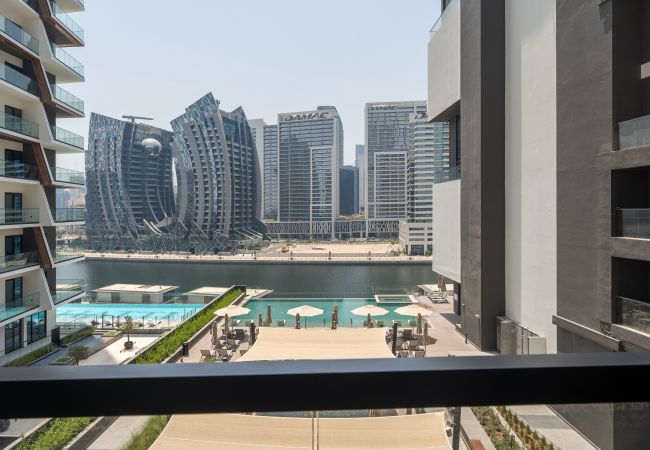 Апартаменты на Dubai - Захватывающий вид на бассейн и канал Дубая | Сложный
