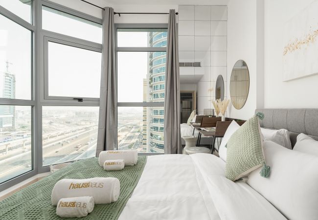 Апартаменты на Dubai - Рядом со станцией метро | Просторный | Яркий образ жизни