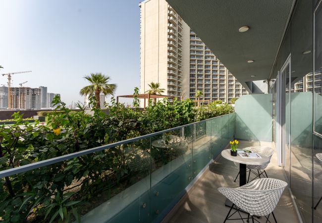 Апартаменты на Dubai - Пышная зелень | Просторный балкон | Спокойный