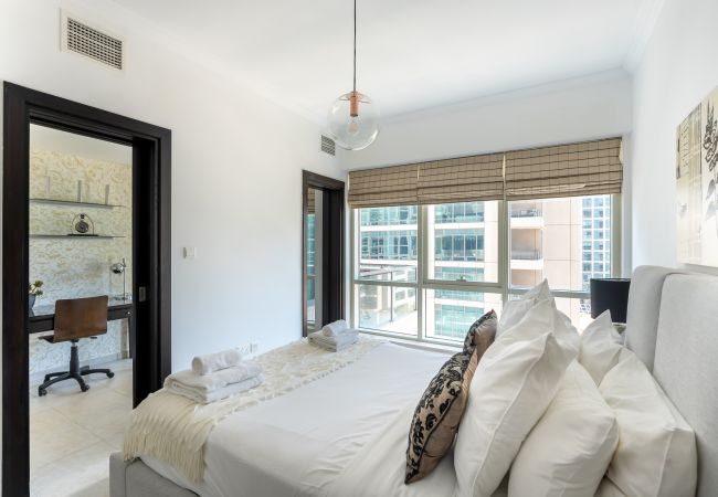 Апартаменты на Dubai - Хороший вид на пристань для яхт | Кабинет | Спальных мест 3