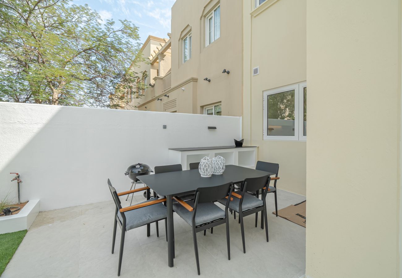 Вилла на Dubai - Fully Renovated | Garden and Pool | Brand New